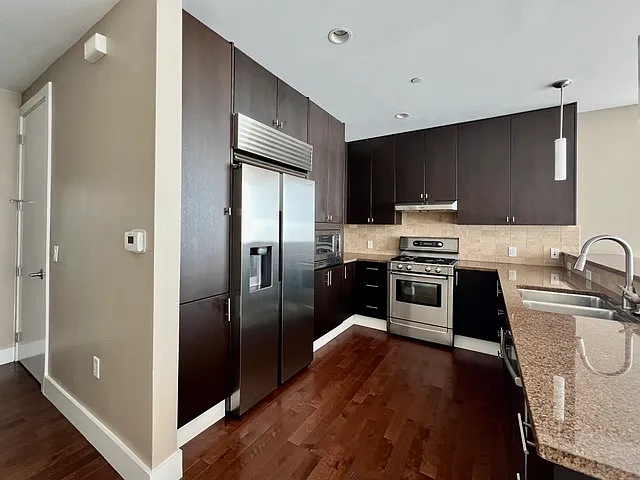610 E Market St #2607 — Photo 9