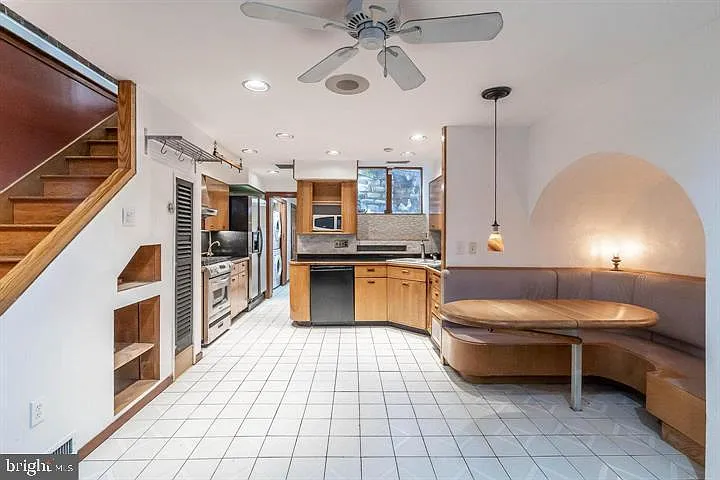 3 bed, 2.5 bath, 2061 sqft, $3,800 — Photo 4