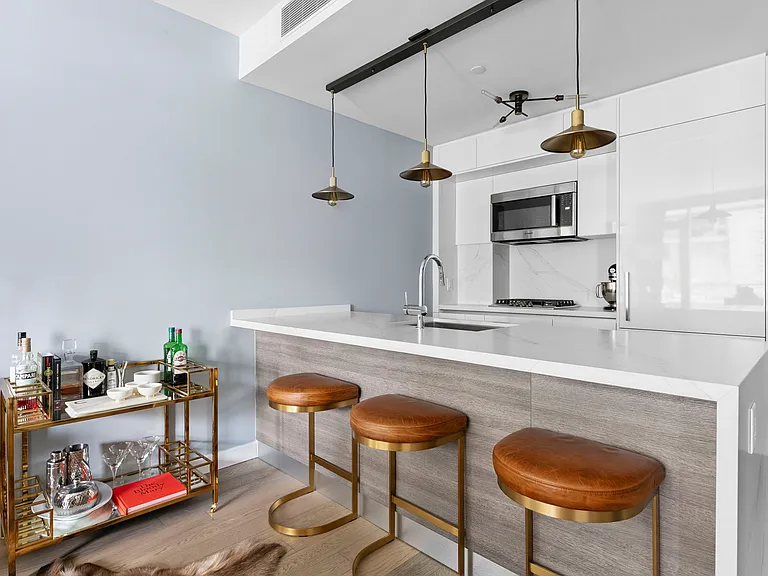505 W 43rd St #6K — Photo 4