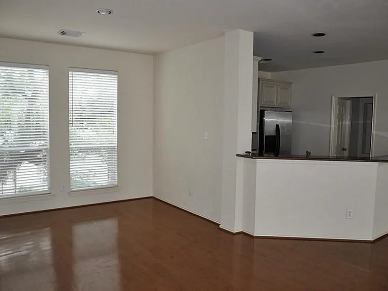 2020 Mason St — Photo 4