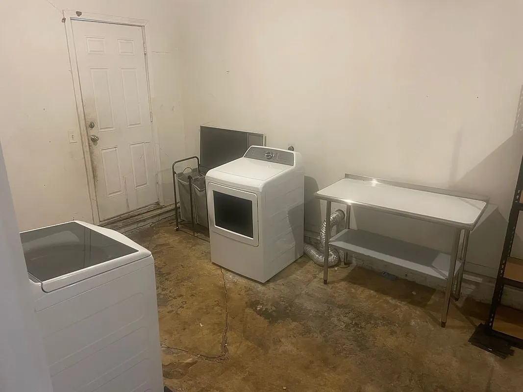 3 bed, 1.0 bath, 1228 sqft, $1,750 — Photo 2
