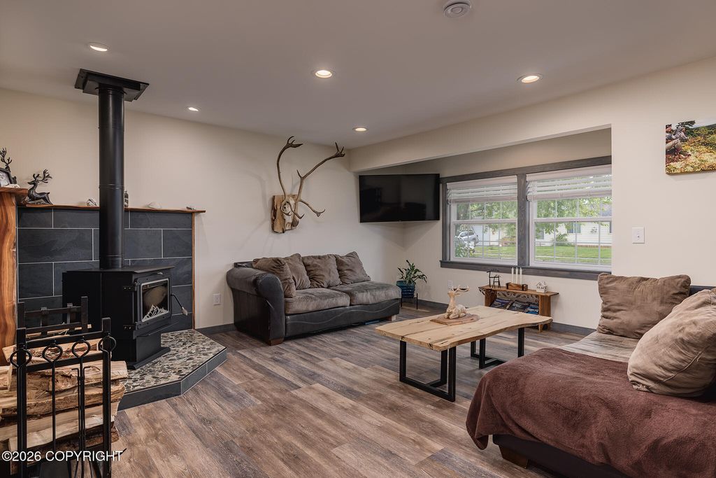 810 Dogwood St, Anchorage, AK - View 6