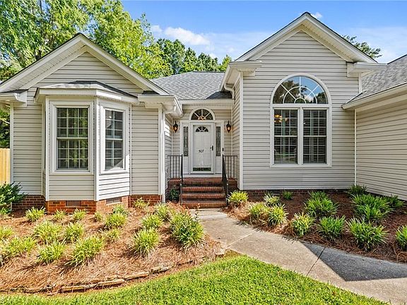 2nd image of 507 Maclean Dr