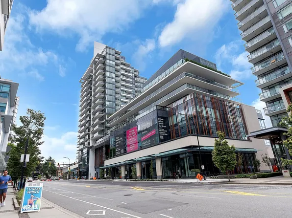 135 E 13th St, North Vancouver, BC