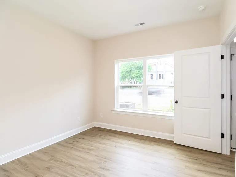 542 Beatties Ford Rd — Photo 12