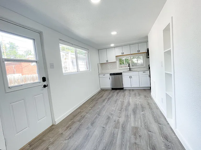 342 S Lincoln St #2 — Photo 4