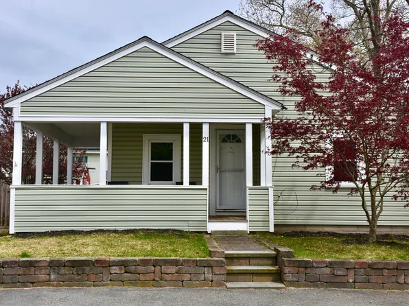21 Highland Bay Drive, Wareham, MA 02571