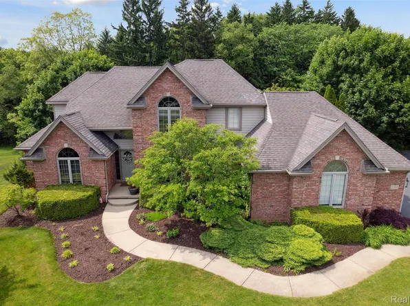 3468 High Hillcrest Dr, Howell, MI 48843