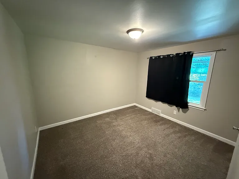 2112 S 42nd St — Photo 16