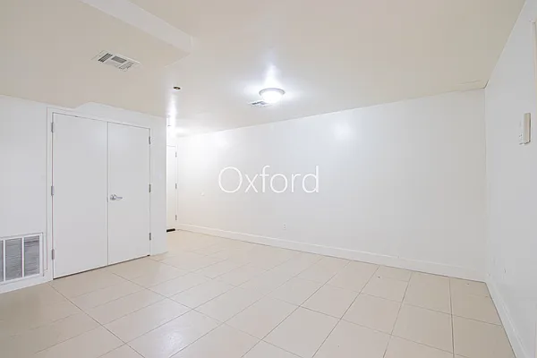 Rented by Oxford Property Group | media 11