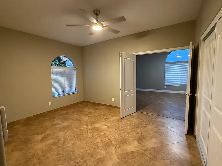 1850 W Desert Ln — Photo 22