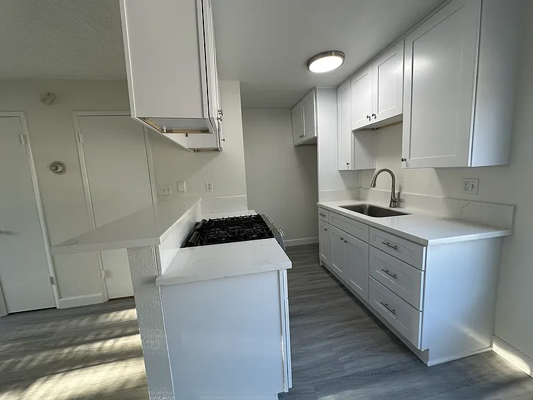 656 Lemar Park Dr #D — Photo 5