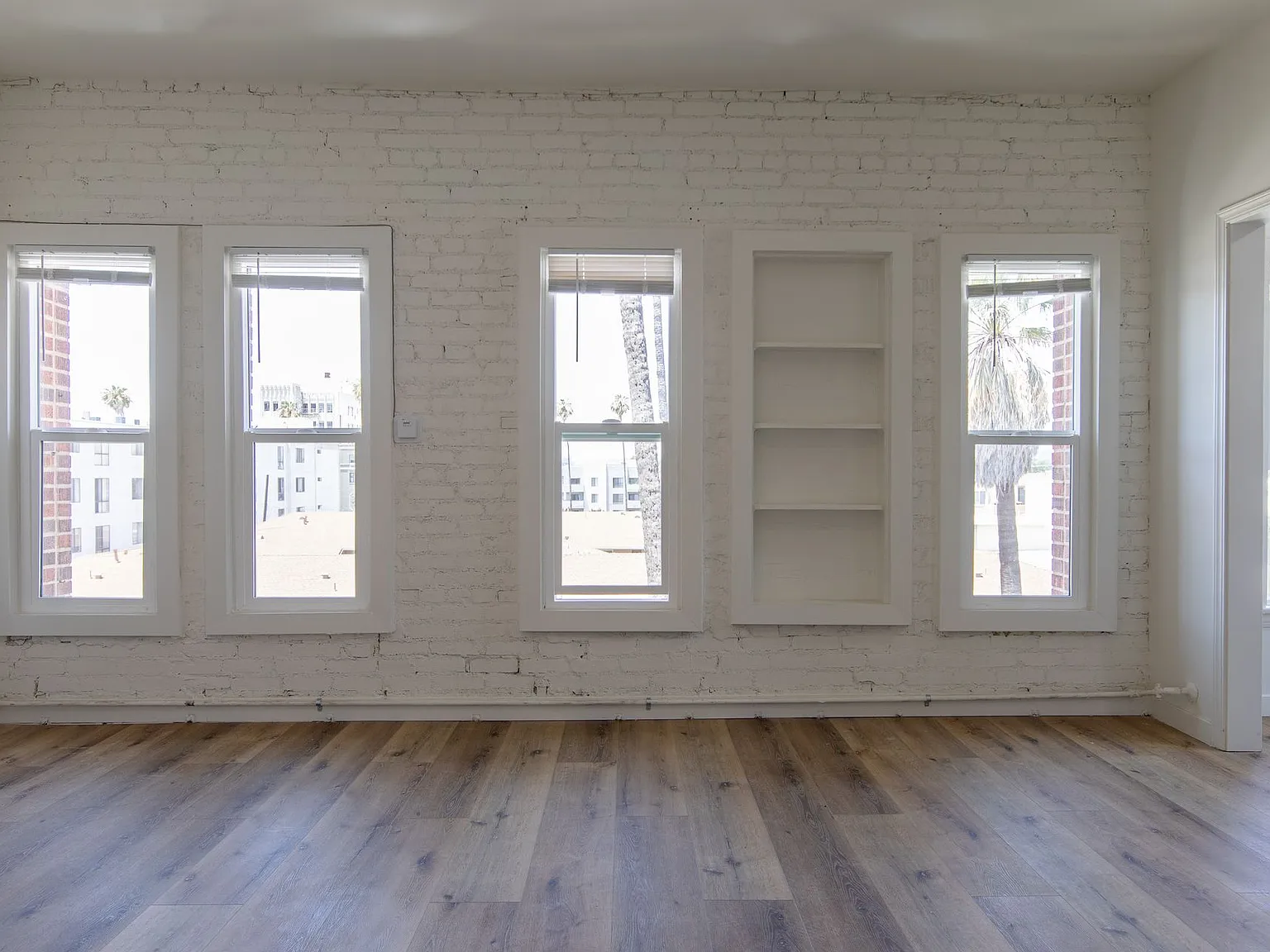 St. Andrews II Apartments | Historic and Renovated Homes with Views Of LA — Photo 3