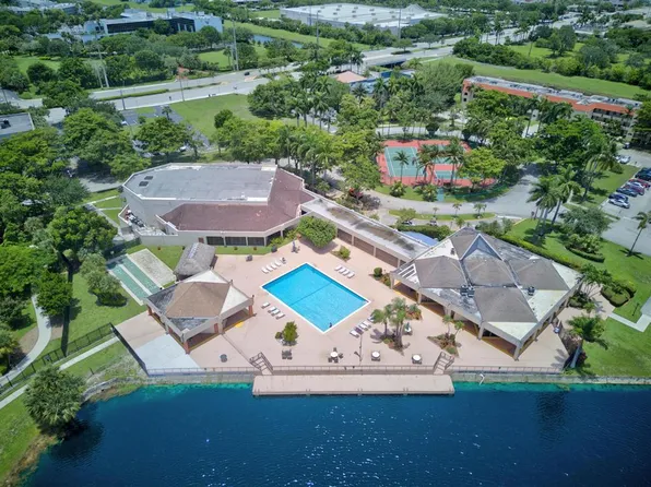 8101 S Sunrise Lakes Drive N #204, Sunrise, FL 33322