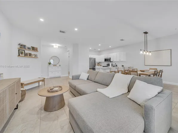 290 NW 109th Ave APT 103, Miami, FL 33172
