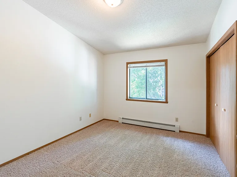 Fargo, ND Rosegate Apartments | 21A | Bedroom
