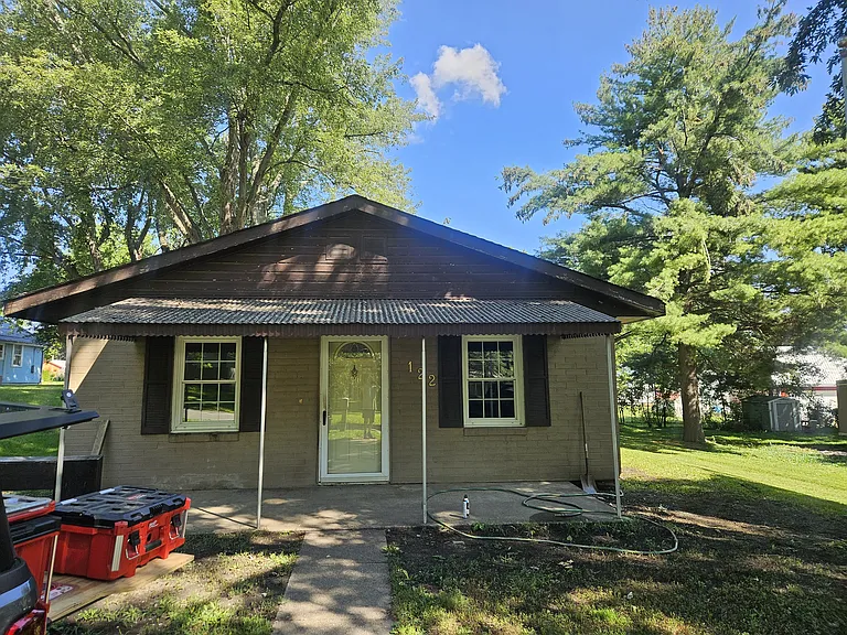 122 Cory Ave — Photo 3