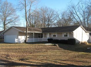 913 York Rd, Mount Vernon, IL 62864