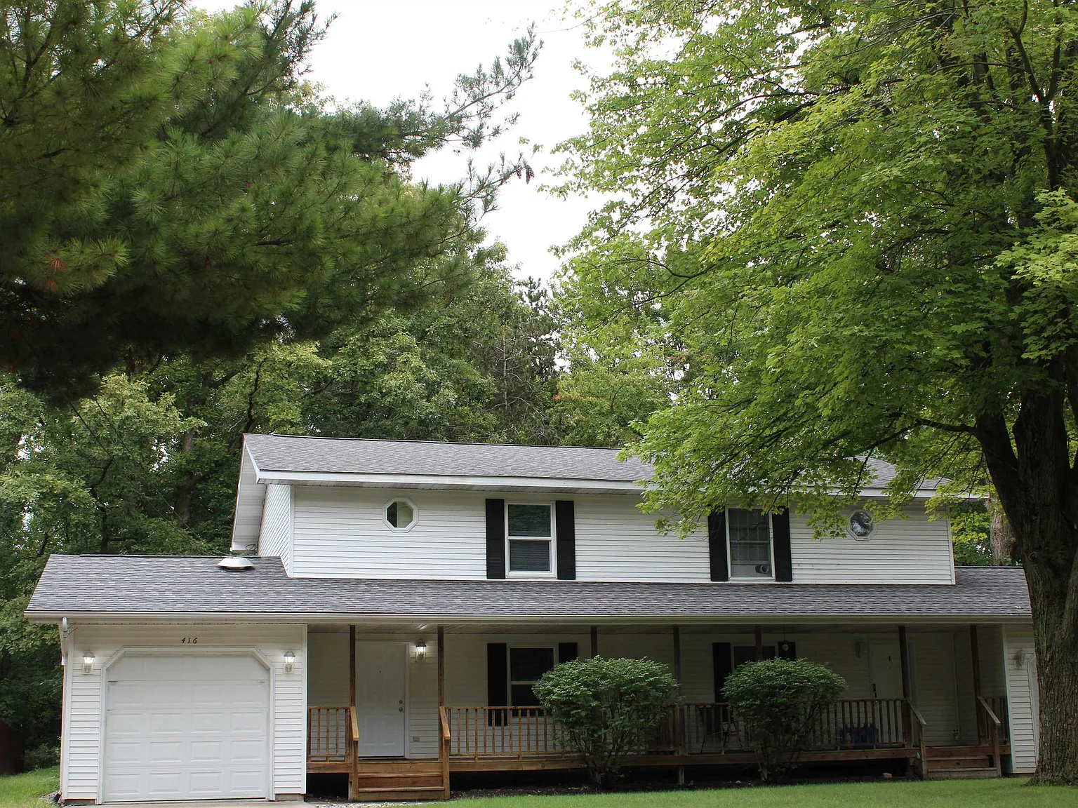 3 bed, 2.5 bath, 1350 sqft, $1,600 — Photo 1