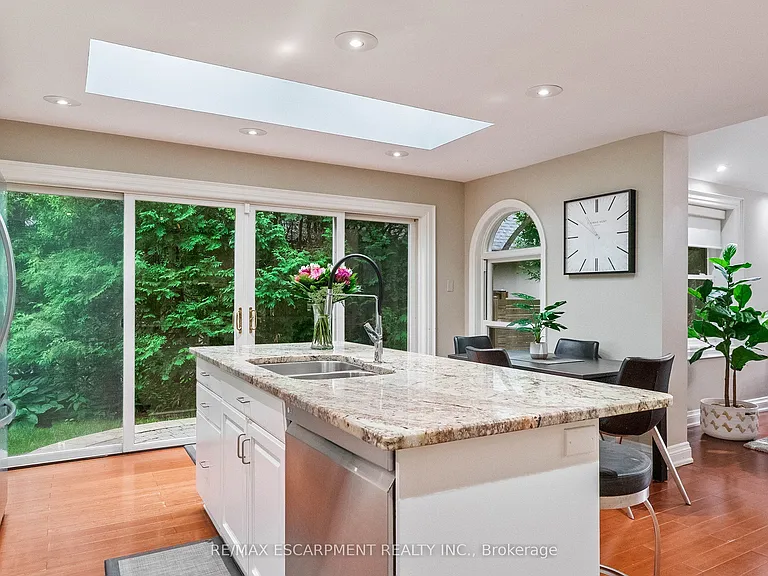 615 Vanessa Cres — Photo 13