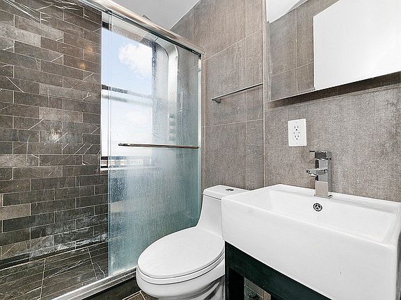 4th image of 326 E 117th St APT 14