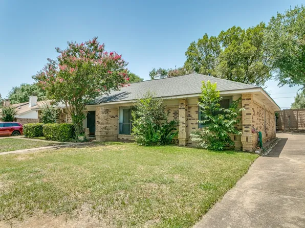 807 Blessing Creek Dr, Euless, TX 76039