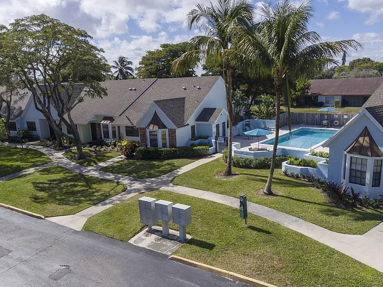 Lilac Village Boca Raton Apartments — Photo 1