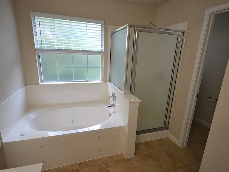 1803 Warwick Cv — Photo 14
