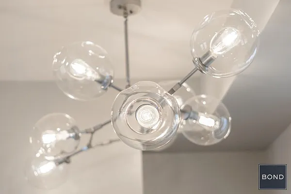 Rented by Bond New York | media 39