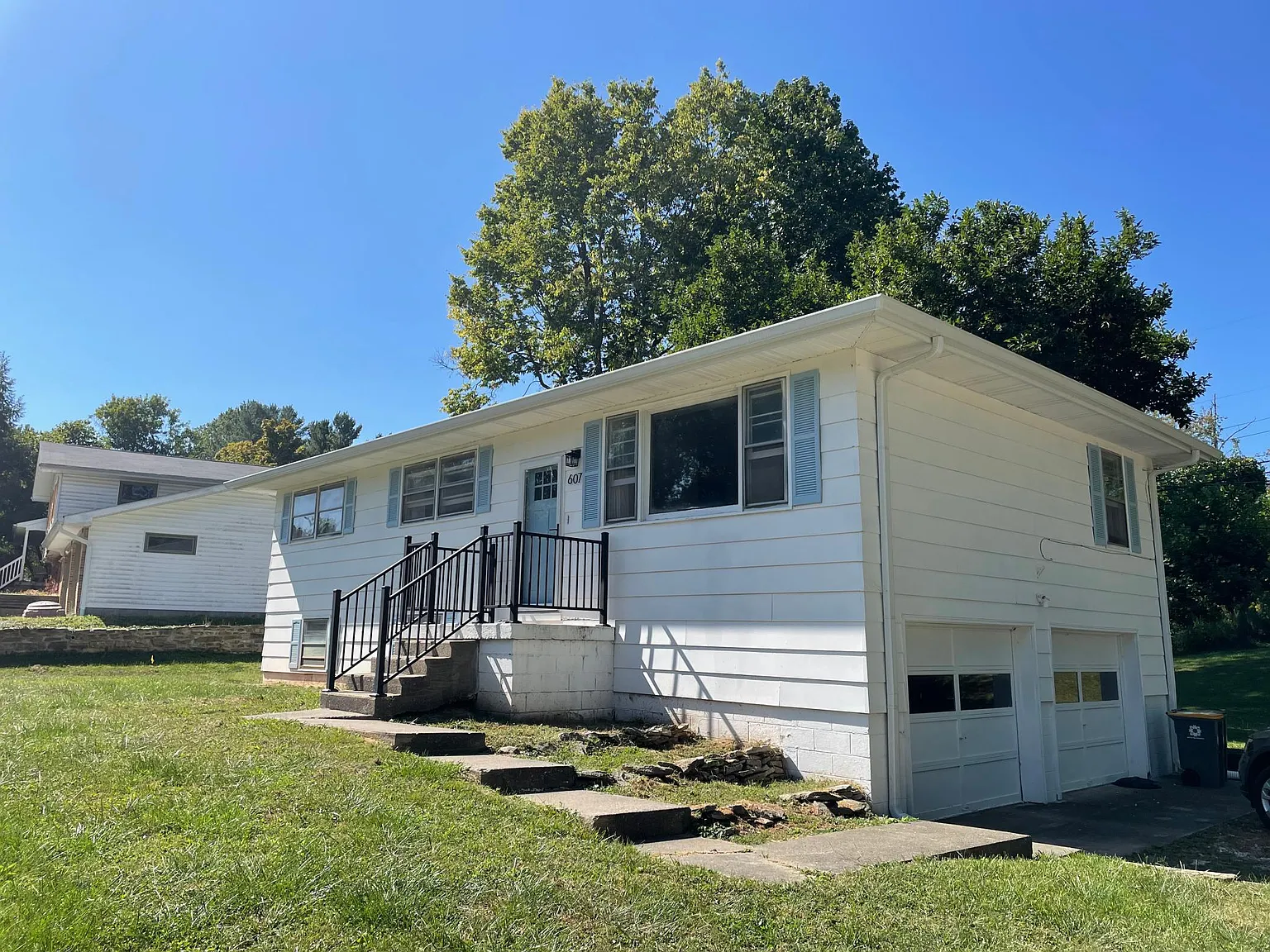 607 N Grandview Dr photo 1