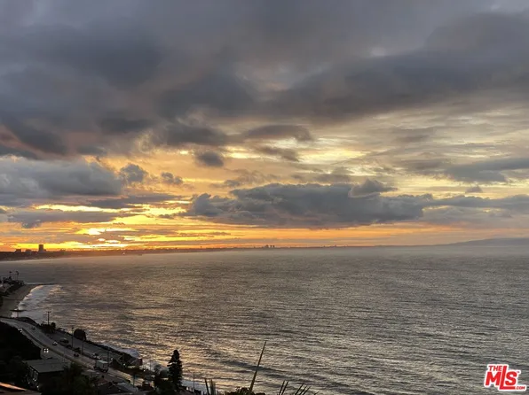 18139 Coastline Dr APT 3, Malibu, CA 90265