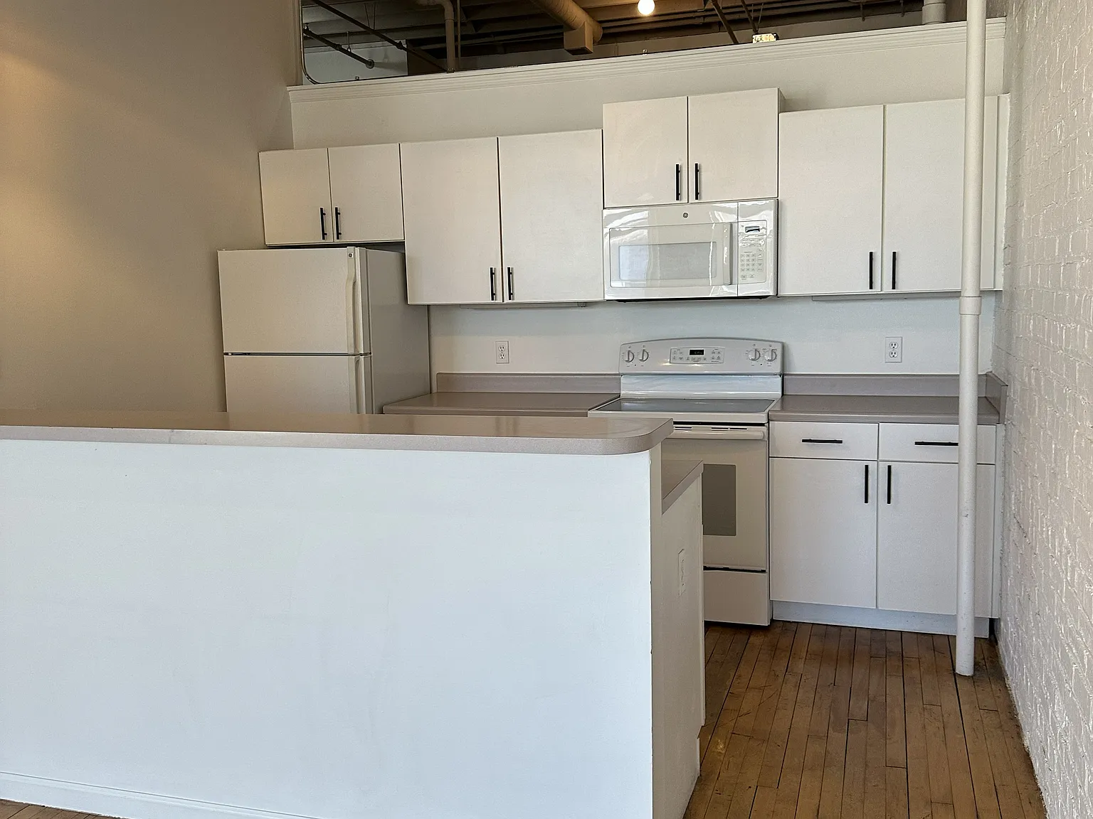 1 bed, 1000 sqft, $1,300 — Photo 4