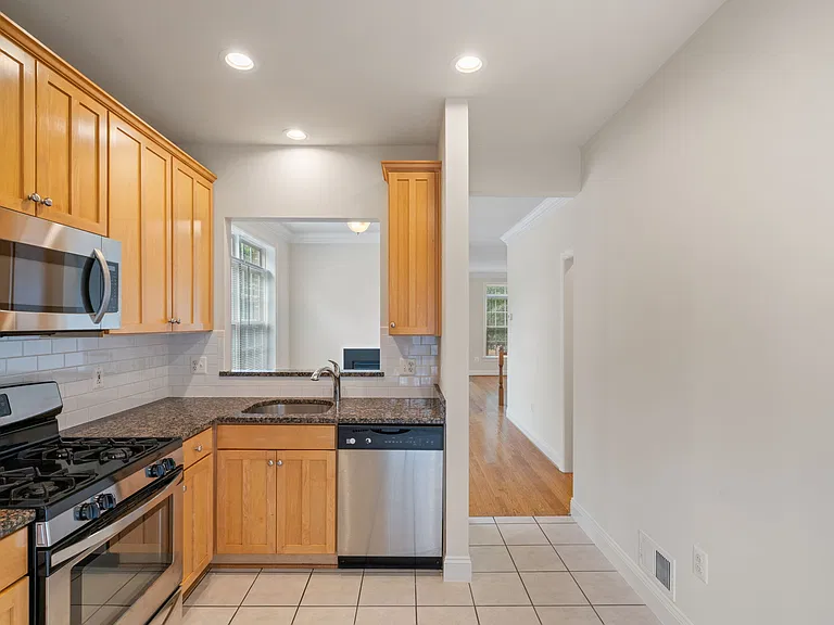 3428 Wilson Blvd — Photo 11