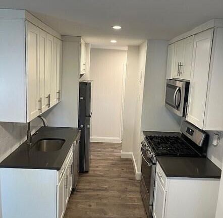 5th image of 27 Gadsen Pl APT 1H