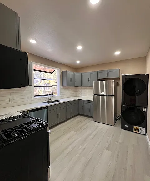 2065 Alameda Ave — Photo 8