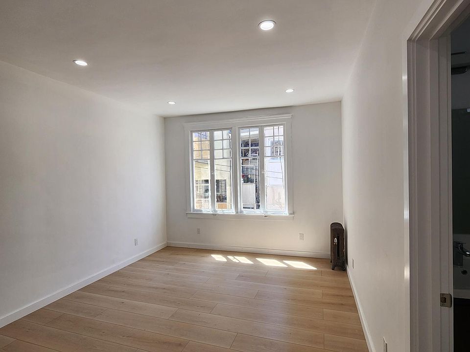Living room has good light almost all day from the top floor.