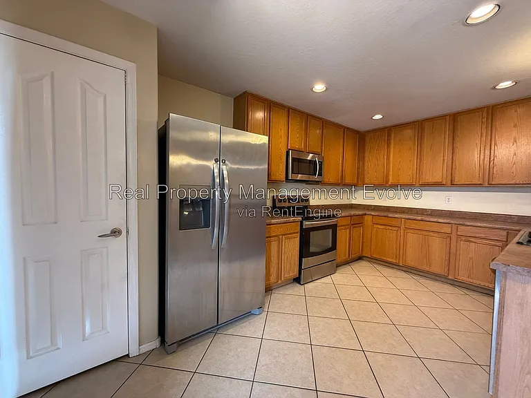 25824 W Burgess Ln — Photo 8