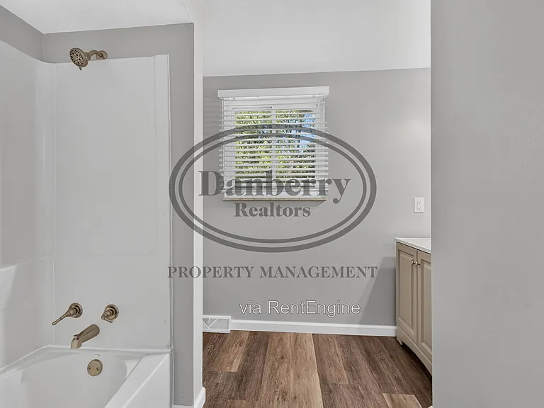 6946 Kinsman Dr — Photo 26