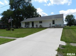 325 S Elm St, Hull, IL 62343