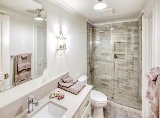 25 W Gordon St, Savannah, GA 31401