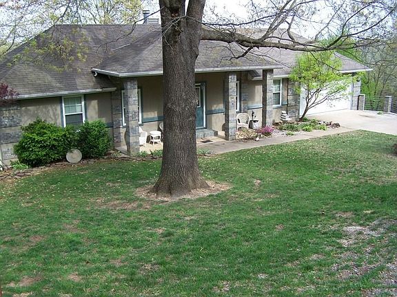 2nd image of 30 Palisades Dr