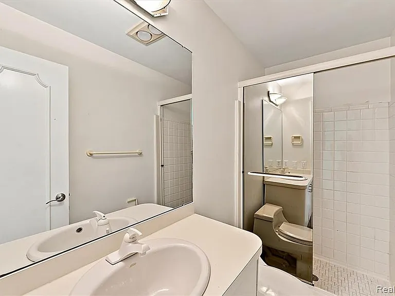 980 Sandhurst Rd — Photo 41