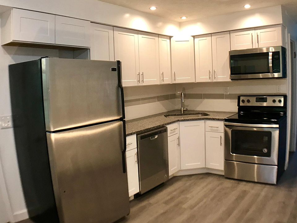 All New Kitchen - Granite Counters - Stainless Appliances