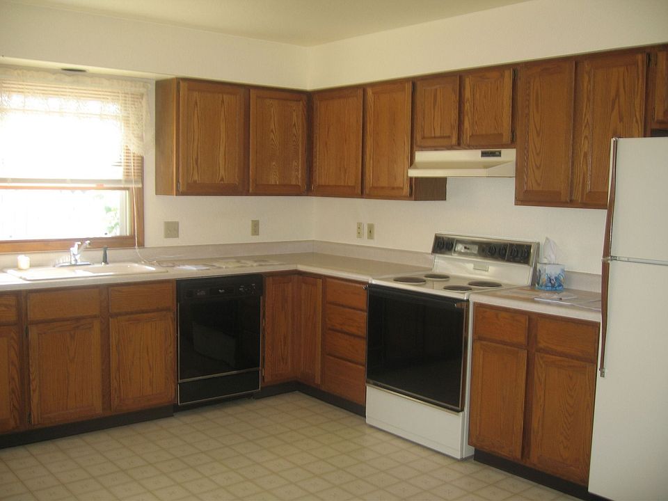 2nd image of 2913 Lakeshore Dr