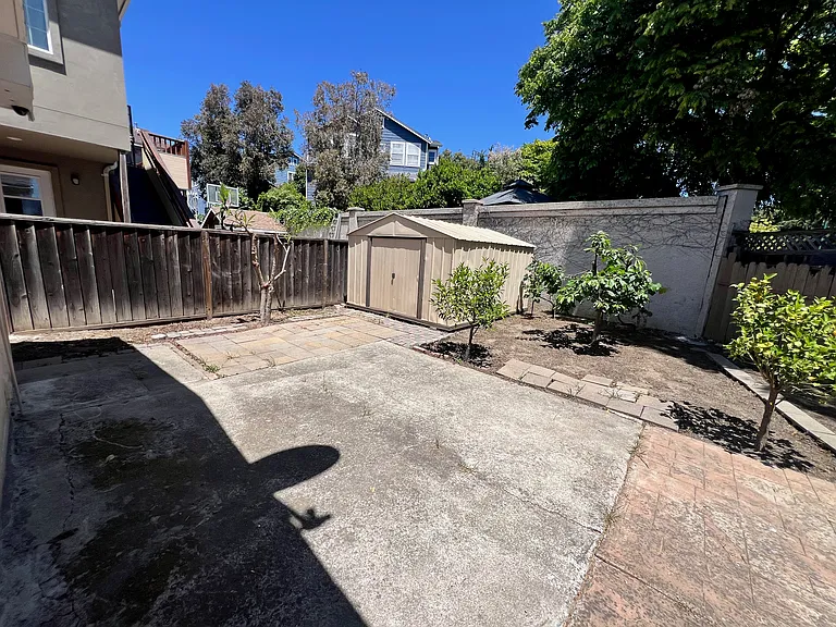 22970 Sutro St — Photo 21