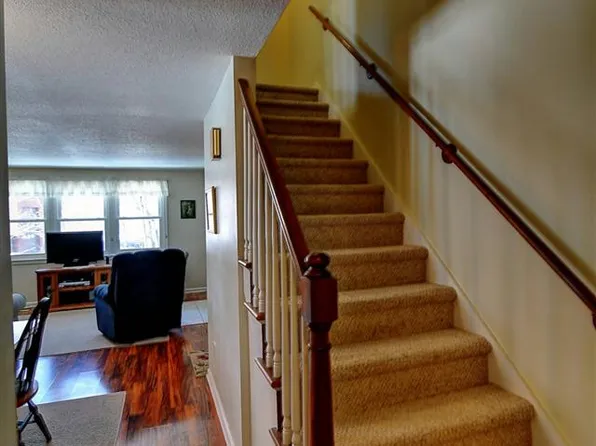 31 Hubbard Run Dr, Glastonbury, CT 06033