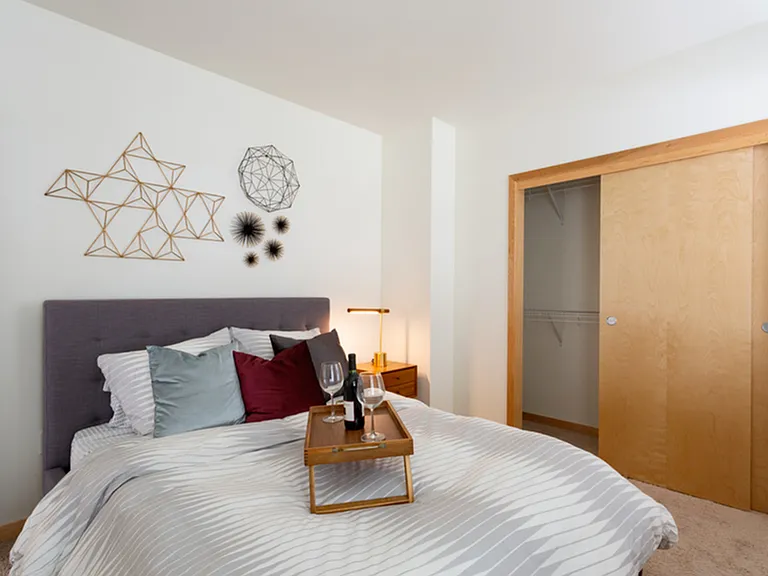 1 Bed / 1 Bath - 652 SF - Bedroom