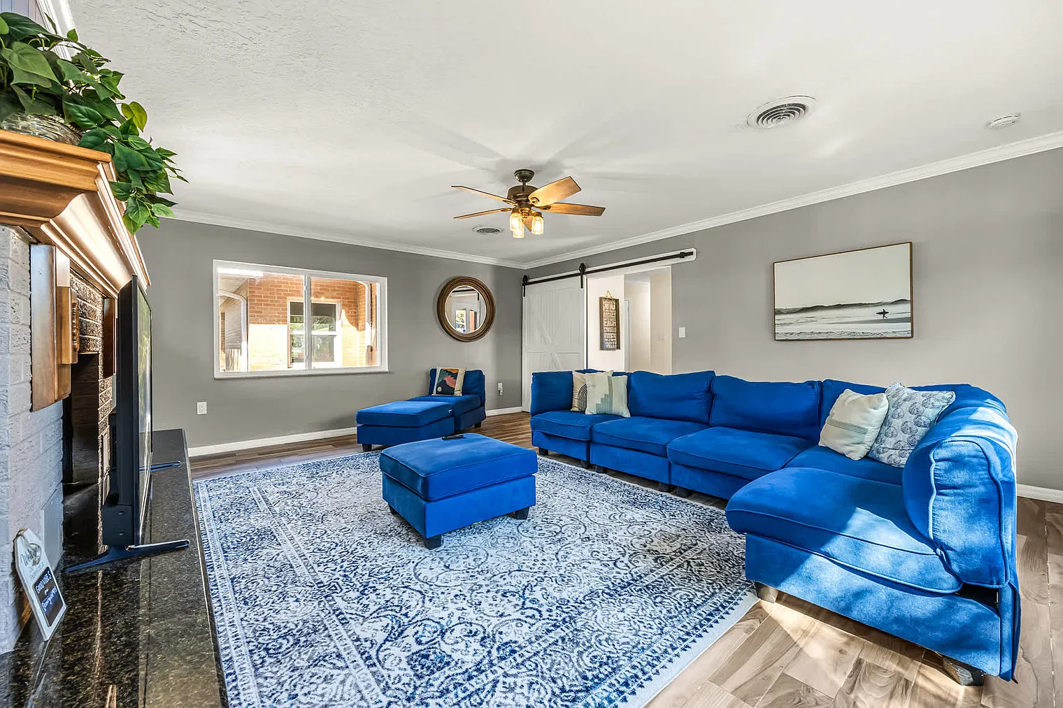 3 bed, 2.0 bath, $5,922 — Photo 2