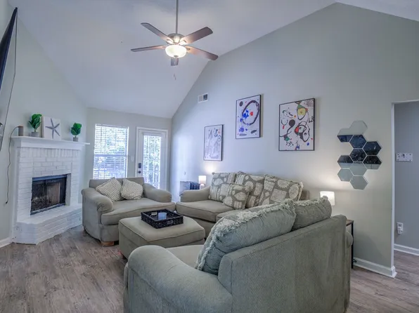 (undisclosed Address), Cordova, TN 38016