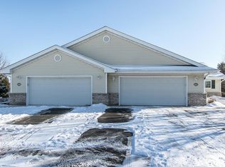 856 Woodland Ct, Saint Paul, MN 55115